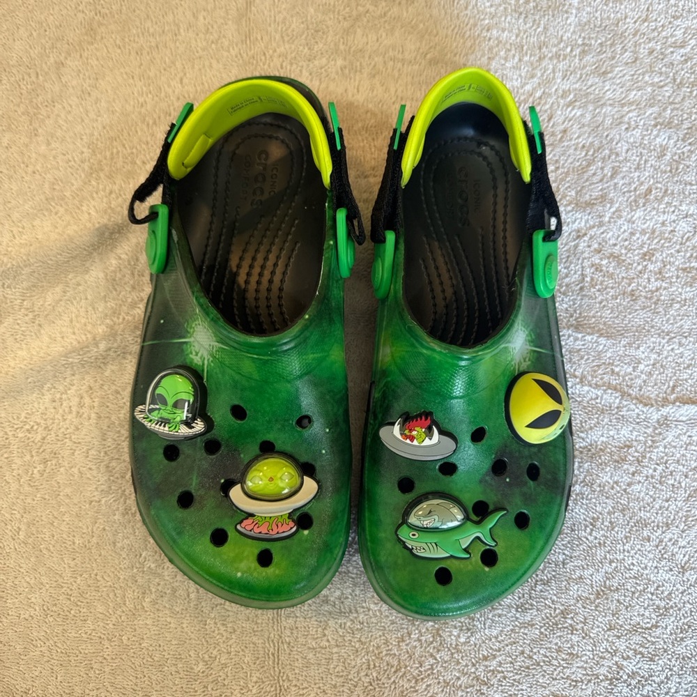 Crocs Kids J5 Green Alien Galaxy Clogs w/ Jibbitz Charms